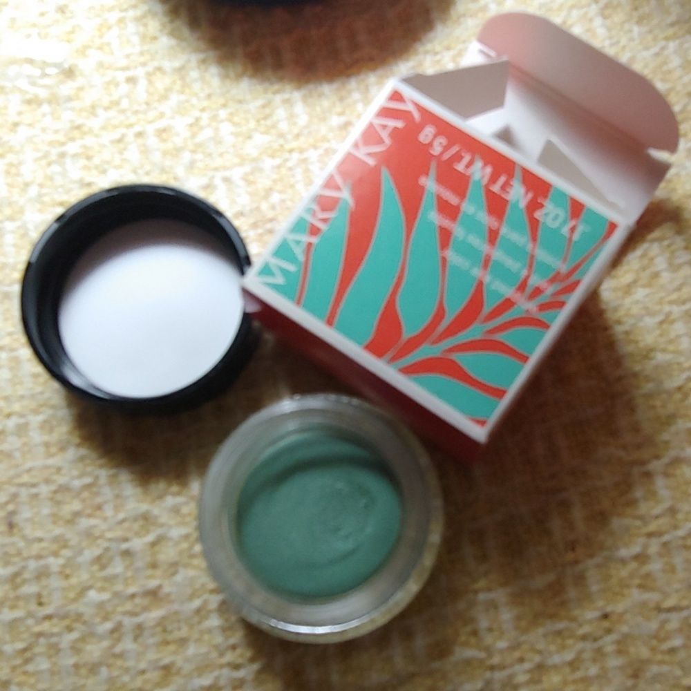 Mary Kay cream eyeshadow in Seafoam